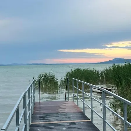 Vikrics شقة Balatonmáriafürdő