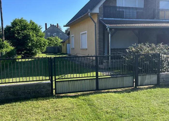 Vikrics Apartament *